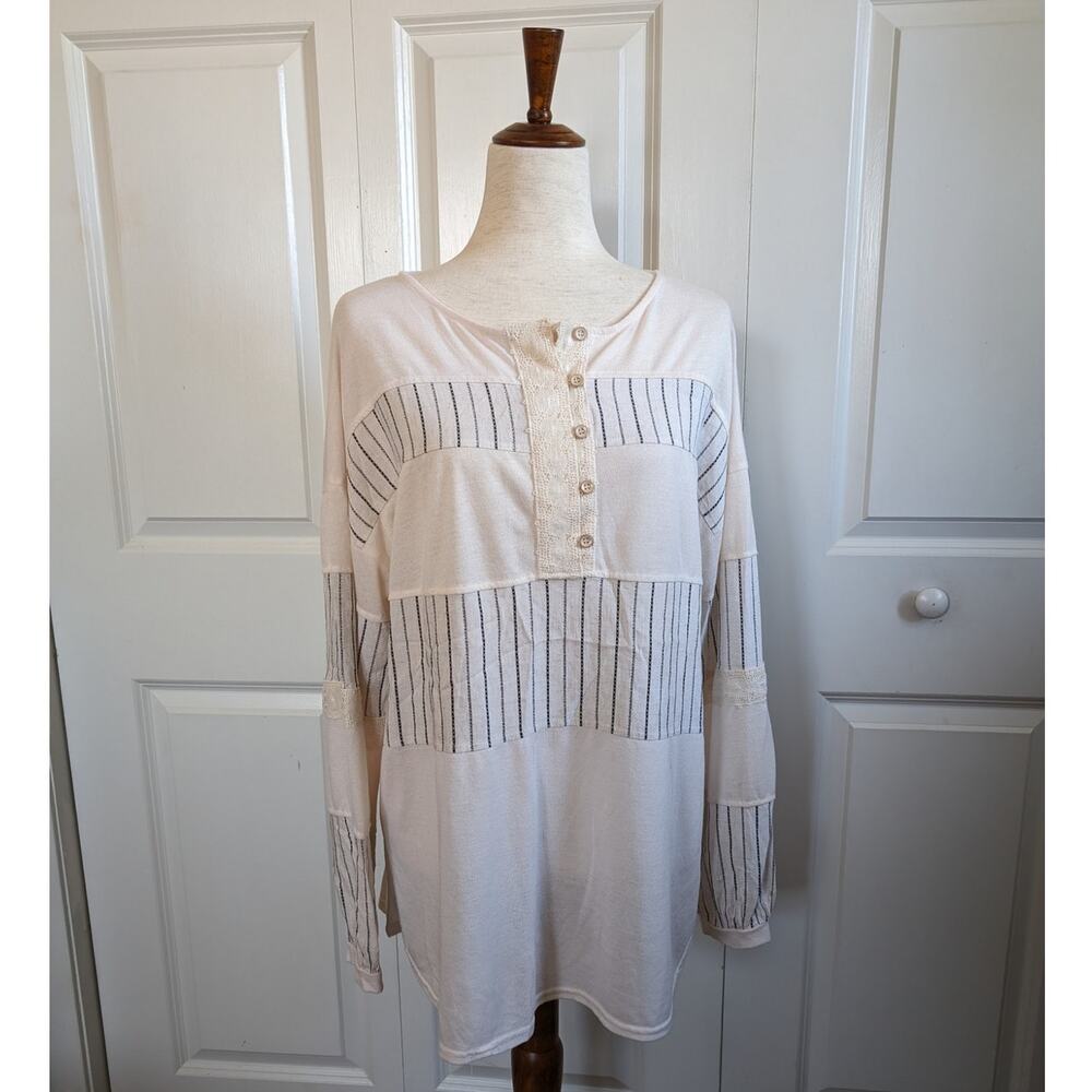 XL Gimmicks Off White Top